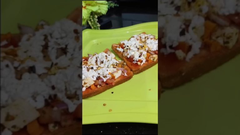 yummy 😋 Bread pizza #easyrecipe #shortsfeed #shorts#ytshorts