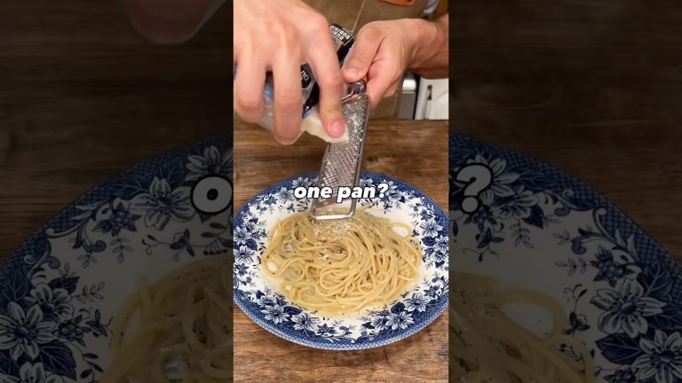 5 Minutes & One Pan Cacio E Pepe 🍝 #pasta #spaghetti #onepan #easyrecipe #onepot