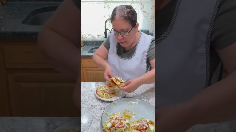 Cómo Hacer Gorditas Fritas Rellenas de Papa con Chile Guajillo y Chicharrón | Receta Mexicana Casera