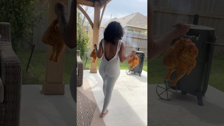 Heyyyy yalllllll!!! Let smoke these whole chickens #fyp   #fypシ゚viral #food #cooking #foodie