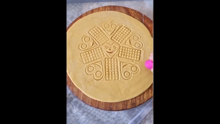 viral phul wala design paratha 😱#food #recipe #paratha #trending  #shorts #viralvideo #ytshorts