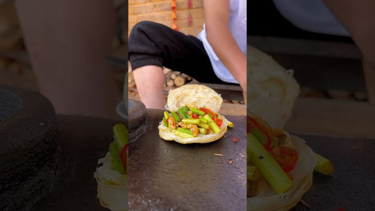 Chinese burger Fried pork fat with garlic sprouts