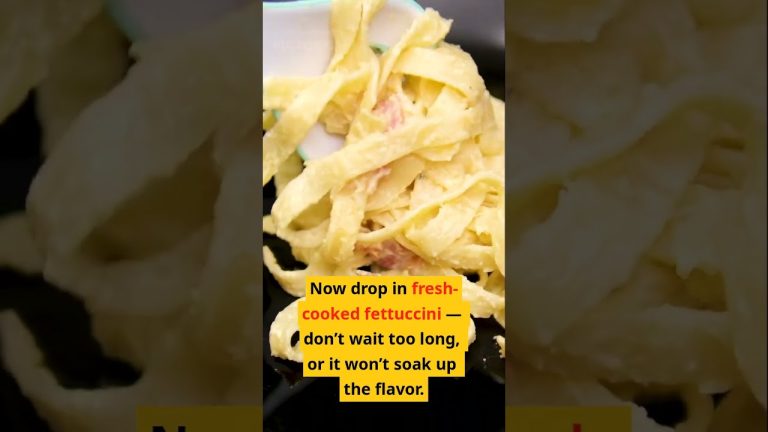 Creamy Alfredo Sauce in 10 Minutes – Better Than Any Restaurant! 🧄🧈🍝 #shorts  #fettuccinealfredo