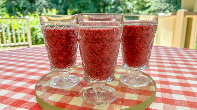 How to Make a Refreshing Strawberry, Banana, and Blueberry Smoothie
