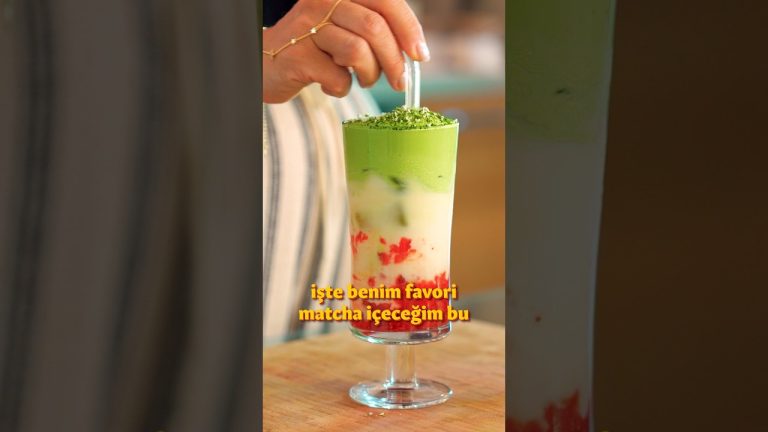 Mutlaka Deneyin: ÇİLEKLİ MATCHA LATTE 😍 #yemekcom #matcha #latte