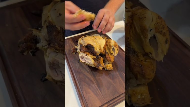 No time? No problem.These BBQ pulled chicken sliders are the easiest thing I’ve made all week!!!