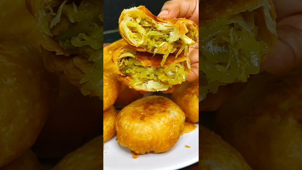 Chicken Kachori Recipe | Crispy Chicken Kachori | Laccha Kachori by Taiyaba A #shorts