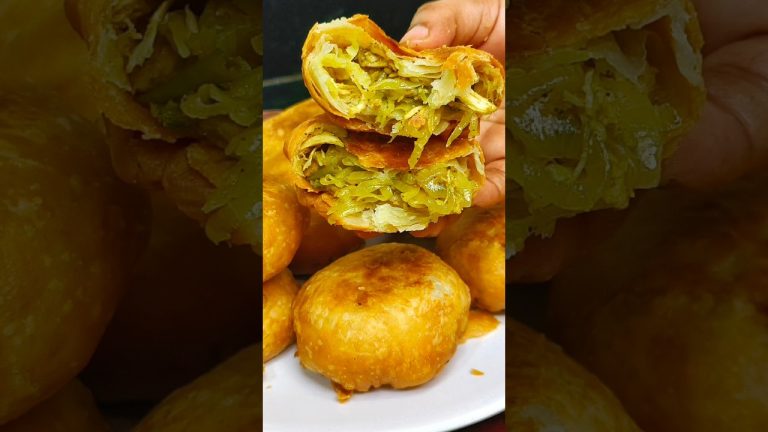 Chicken Kachori Recipe | Crispy Chicken Kachori | Laccha Kachori by Taiyaba A #shorts