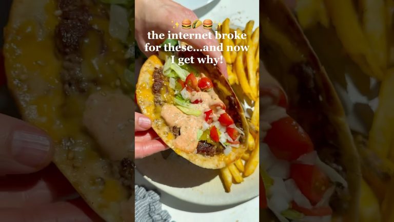 Smash Burger Tacos: Click the link in my bio and then select the photo to get the recipe ❤️