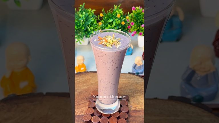 Viral Blueberry Smoothie Recipe 😍😍 #shorts #shortsfeed @Yummy_therapy