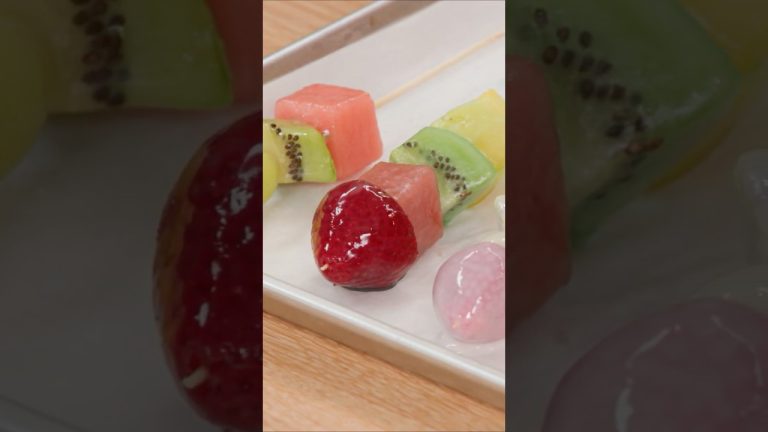 ICE Tanghulu?!? 🧊🍓🍍 Does this WORK?! #tanghulu #food #recipe #test #dessert @catherine.desserts