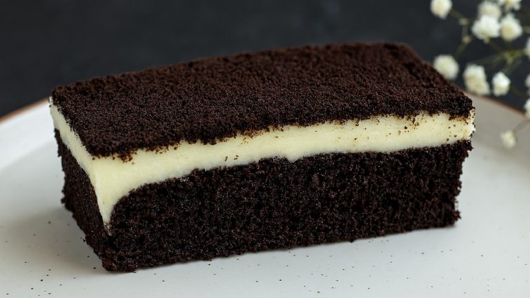 Easy Oreo Cake Recipe – I added No Sugar, No Flour, No Eggs! Oreo dessert, in minutes!