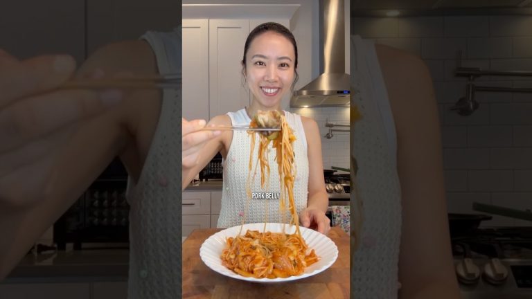 Tteokbokki kimchi noodles (bibim guksu) #shorts