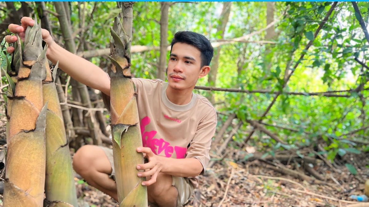 Chef Chea:Harvest Bamboo and cooking pork legs recipes-cooking skills