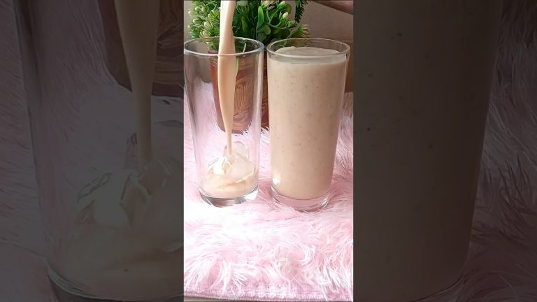 Easy BANANA Milkshake Recipe 🍌#bananashake #bananas #bananarecipe#milkshake #shakerecipe #drink