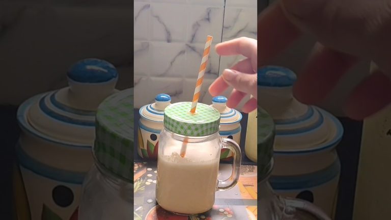 healthy banana shake for my champ🥳😊#yfshorts #recipe #dnafood #shake#cooking  #trendinhshort