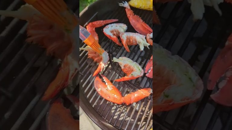 Homard au barbecue 😎🦞 Abonne-toi pour plus de recettes #bbq #homard #recettefacileetrapide#barbecue