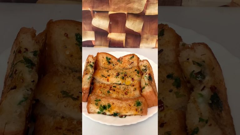 Cheesy Garlic Bread Recipe 😍 #shorts #shortsfeed #viral #easyrecipe #bread