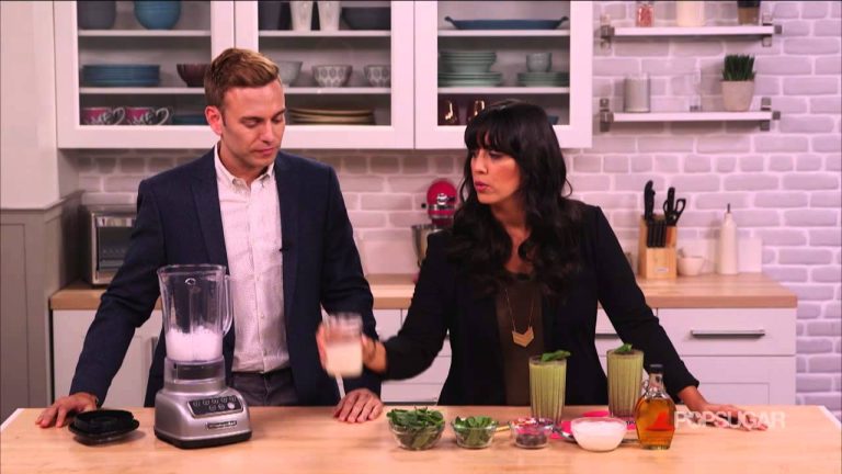 Healthy Chocolate Mint Smoothie Recipe That Doubles as a Protein Shake