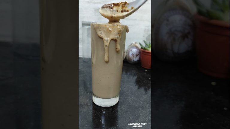 🍌🥛🫗Banana smoothie..#smoothie #banana #drinks #cooldrinks #summerdrink #ytstudioes #shortvideo try.