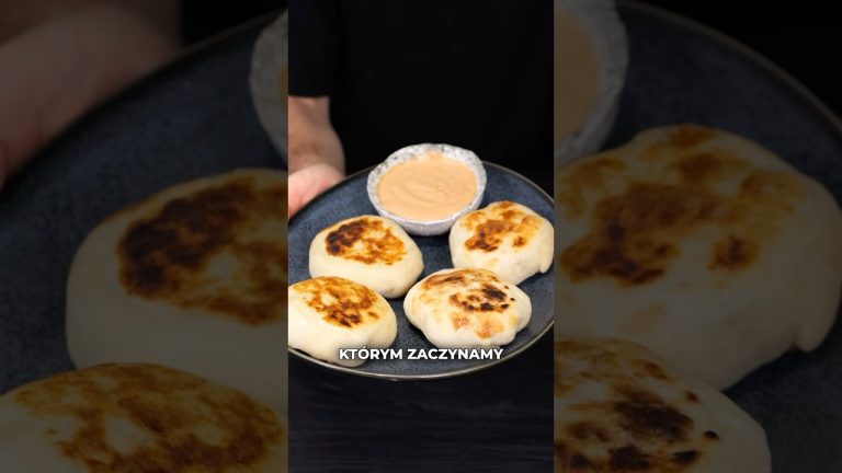 PROTEINOWY PONIEDZIAŁEK: Skyrowe chlebki z Kurczakiem BBQ 🐔 #coocharz #przepisy #shorts #jedzenie