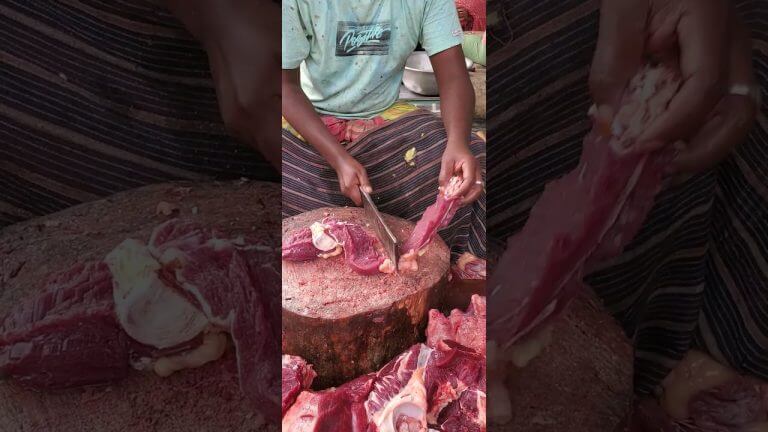 Chopping Beef by Exparte Butcher 903 #bbqmeat #beef #freshmeat #food #butcher #bbq @MeatChoppersBD​