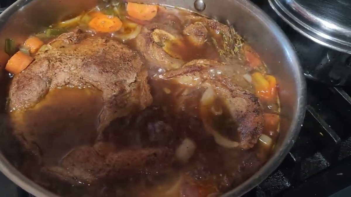 BROWN STEW PORK AND FRY FISH