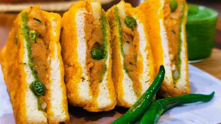 Aloo Stuffed Bread Pakoda Recipe | ब्रेड पकौड़ा |  Bread Pakora Recipe | Aloo Bread Pakoda