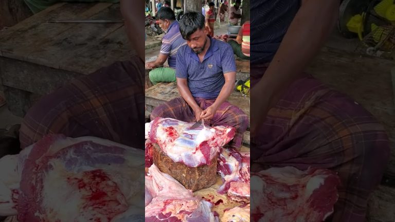 Chopping Beef by Exparte Butcher 895 #bbqmeat #beef #freshmeat #food #butcher #bbq @MeatChoppersBD​