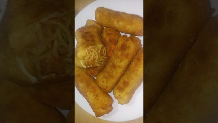 ভীষণ মজার নুডুলসের রোল ||😜😜# noodles # roll #recipe # short video #youtube