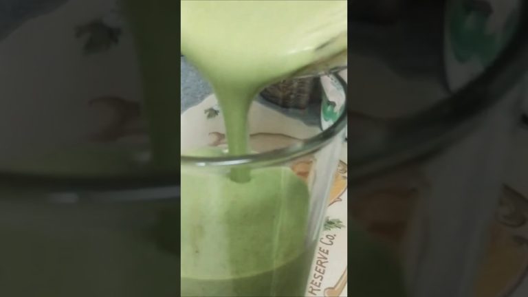 So Refreshing! Nutritious Kale Apple Smoothie #healthydrink #smoothierecipes #superfoodsmoothie