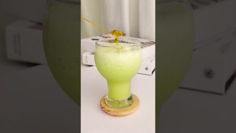 Bitter Gourd Smoothie That Is Not Bitter 😏 #hiblendr #portableblender #smoothierecipes