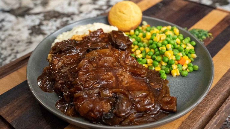 Crockpot Cube Steak and Gravy – Set It and Forget It
