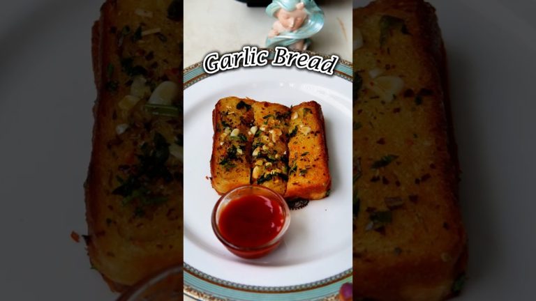 Cheesy Garlic Bread in Minutes 🧄🧀 | Easy Cafe-Style Recipe! #shorts #shortsfeed