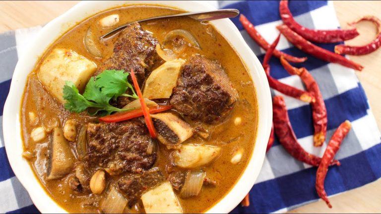 Beef Massaman Curry Recipe มัสมั่นเนื้อ – Hot Thai Kitchen!