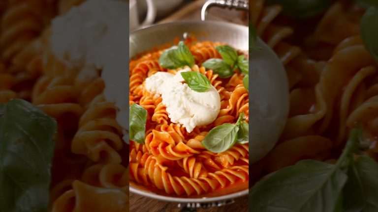 Creamy Bell Pepper & Burrata Pasta #cooking #italianrecipes #italianfood #recipe