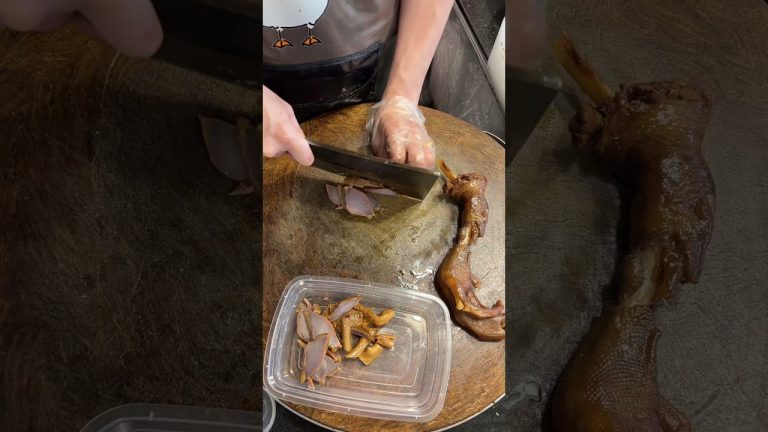 Incredible Street Food Skill! Braised Goose Cutting Master | FoodMe | Ep 232