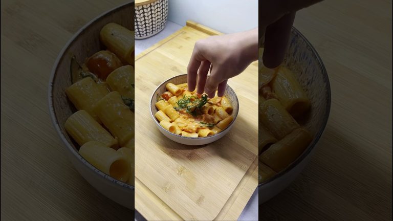 Easy pasta recipe  ! #cooking #pasta #recipe #tomato #garlic #fyp @Lionfield