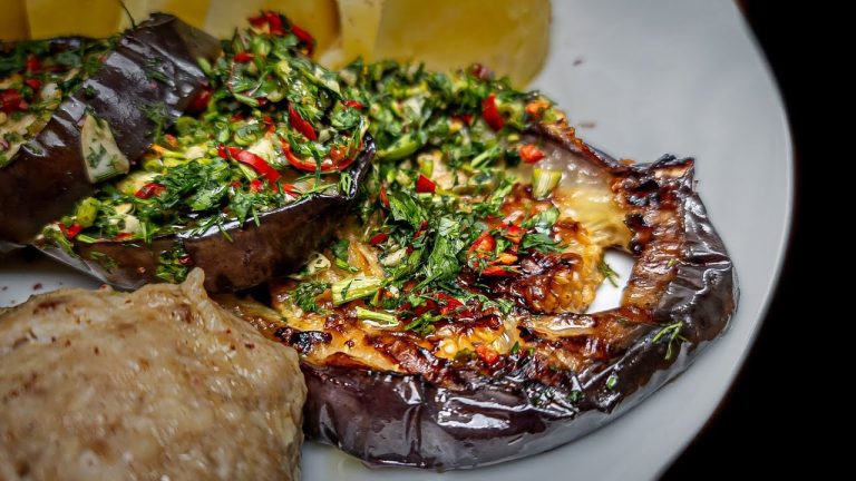 Жареные баклажаны с зеленью чесноком и острым перцем #shorts  #ужин #закуска  #рецепт