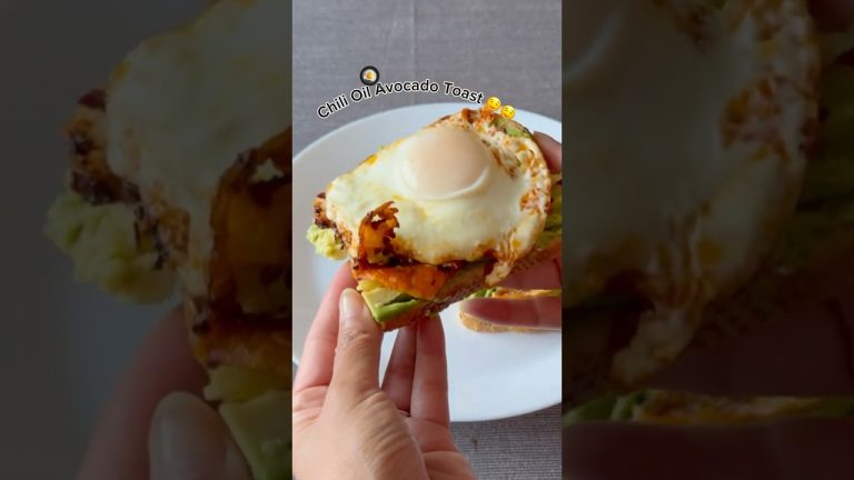 Chili Oil Eggs Avocado Toast🤩#breakfastrecipe #healthybreakfast #toast