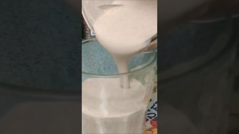 Smoothie for Healthier Hair & Skin #healthydrink #superfoodsmoothie #smoothierecipe