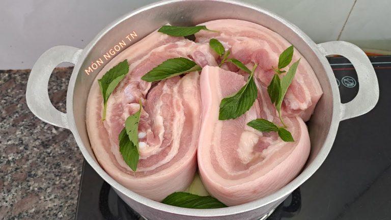 Món Thịt Luộc Không Cần Dùng Nước Thịt Trắng Giòn da và mỡ trong veo mềm thơm ai ăn cũng thích