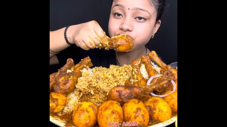 ASMR: EATING SPICY CHICKEN CURRY🔥 BASMATI RICE || #shorts #mukbangn#asmreating #mukbangasmr #asmr