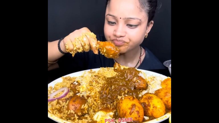 ASMR: EATING SPICY CHICKEN CURRY🔥 BASMATI RICE || #shorts #mukbangn#asmreating #mukbangasmr #asmr