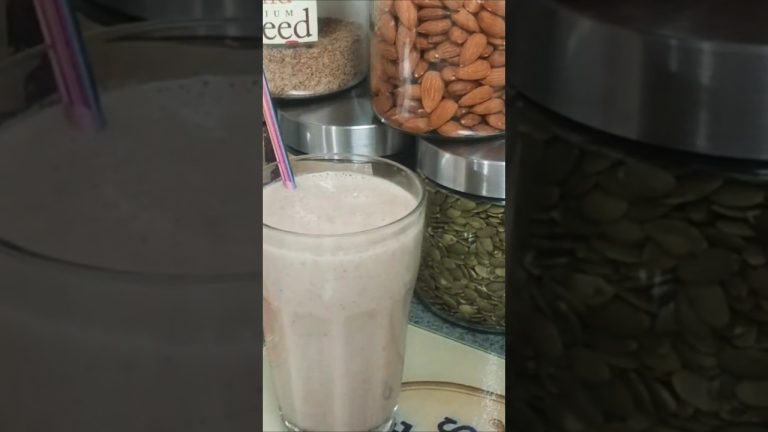 Need Glowing Skin? Smoothie With Avocado & Berry #healthydrink #glowingskin #smoothierecipes