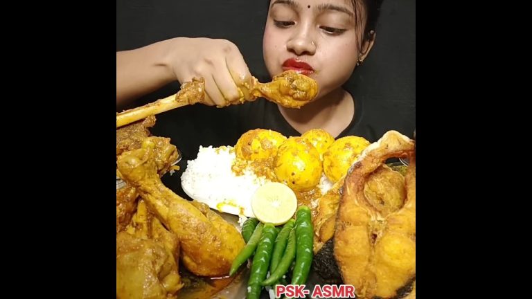 ASMR: EATING SPICY CHICKEN CURRY🔥 BASMATI RICE || #shorts #mukbangn#asmreating #mukbangasmr #asmr