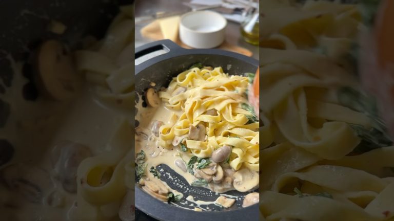 This Creamy Mushroom Pasta speaks for itself! #food #recipe