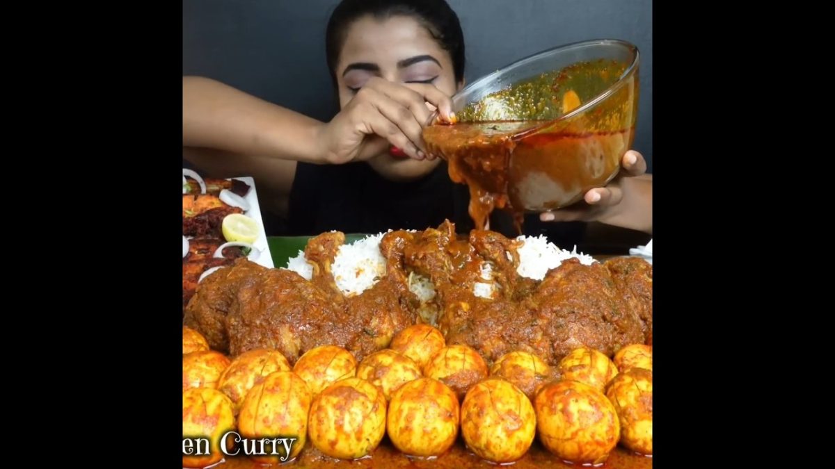 ASMR: EATING SPICY CHICKEN CURRY🔥 BASMATI RICE || #shorts #mukbangn#asmreating #mukbangasmr #asmr