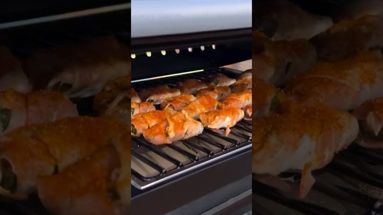 🌶️🥓 Jalapeño Poppers with Bacon and BBQ Glaze🔥 #shorts #cheddar #sweet