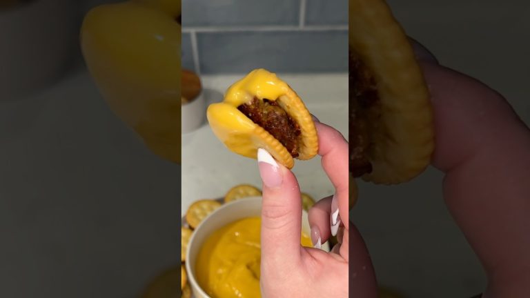 easy cheesy mini cracker smashburgers recipe 🍔 #shorts #easyrecipe #recipe #burger #snacks #snack